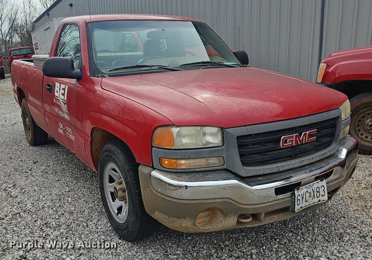 image for item EJ6080 2005 GMC Sierra 1500 pickup truck
