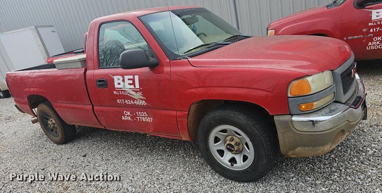 image for item EJ6080 2005 GMC Sierra 1500 pickup truck