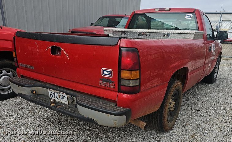 image for item EJ6080 2005 GMC Sierra 1500 pickup truck