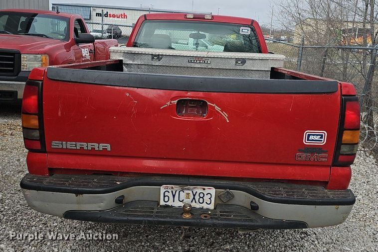 image for item EJ6080 2005 GMC Sierra 1500 pickup truck