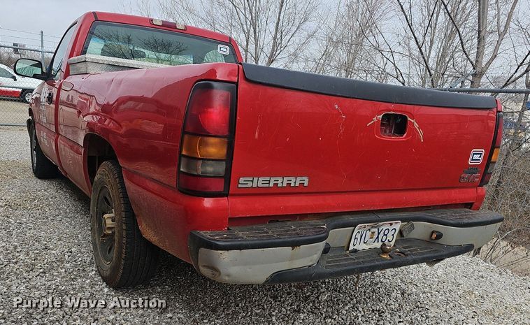 image for item EJ6080 2005 GMC Sierra 1500 pickup truck