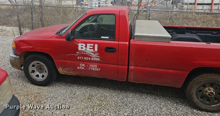 image for item EJ6080 2005 GMC Sierra 1500 pickup truck