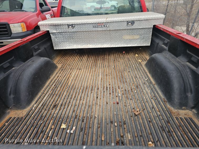 image for item EJ6080 2005 GMC Sierra 1500 pickup truck