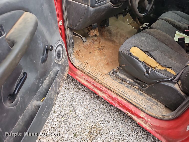 image for item EJ6080 2005 GMC Sierra 1500 pickup truck