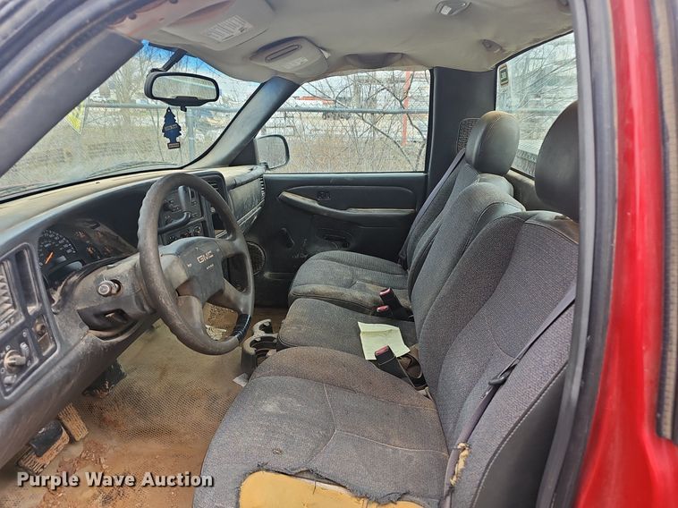 image for item EJ6080 2005 GMC Sierra 1500 pickup truck