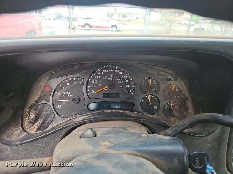 image for item EJ6080 2005 GMC Sierra 1500 pickup truck