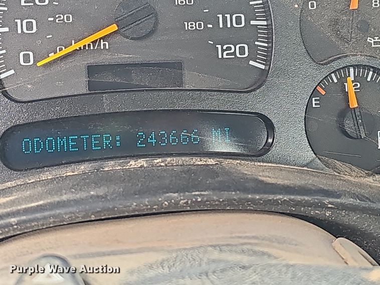 image for item EJ6080 2005 GMC Sierra 1500 pickup truck