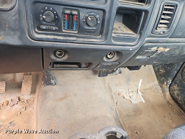 image for item EJ6080 2005 GMC Sierra 1500 pickup truck