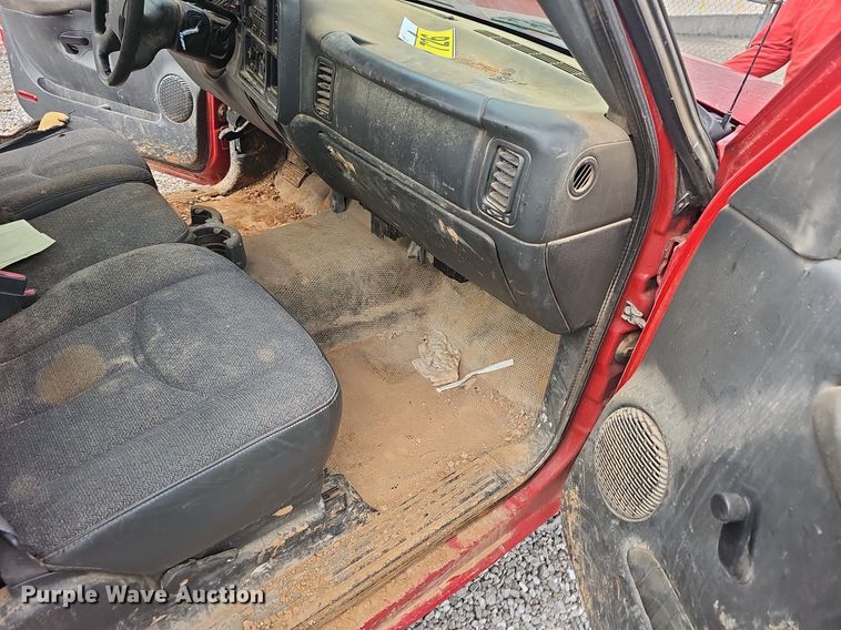 image for item EJ6080 2005 GMC Sierra 1500 pickup truck