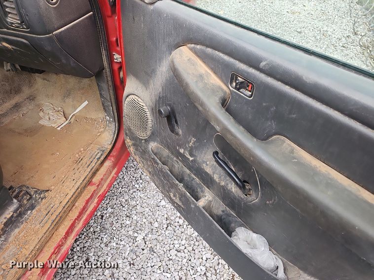 image for item EJ6080 2005 GMC Sierra 1500 pickup truck