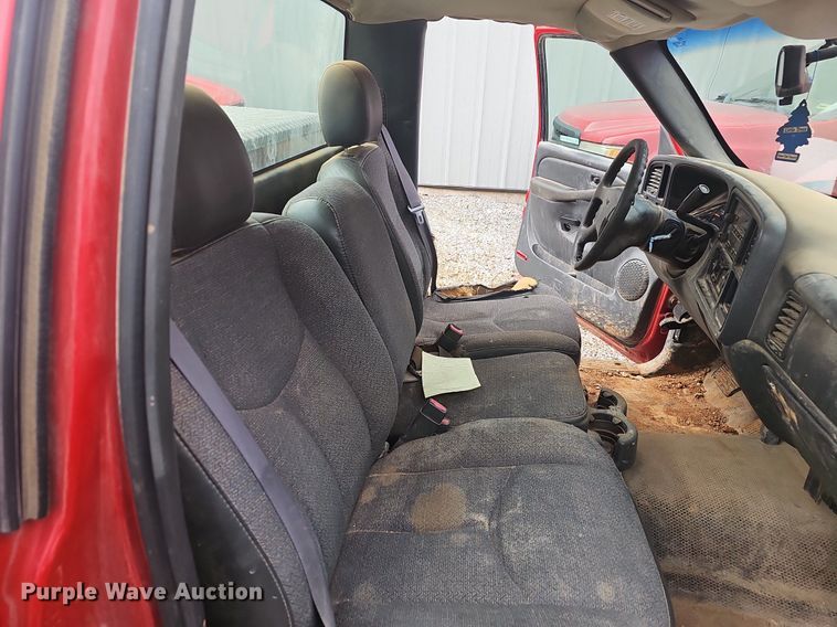 image for item EJ6080 2005 GMC Sierra 1500 pickup truck