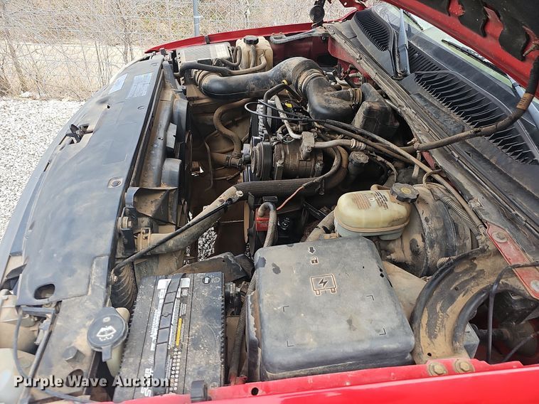 image for item EJ6080 2005 GMC Sierra 1500 pickup truck