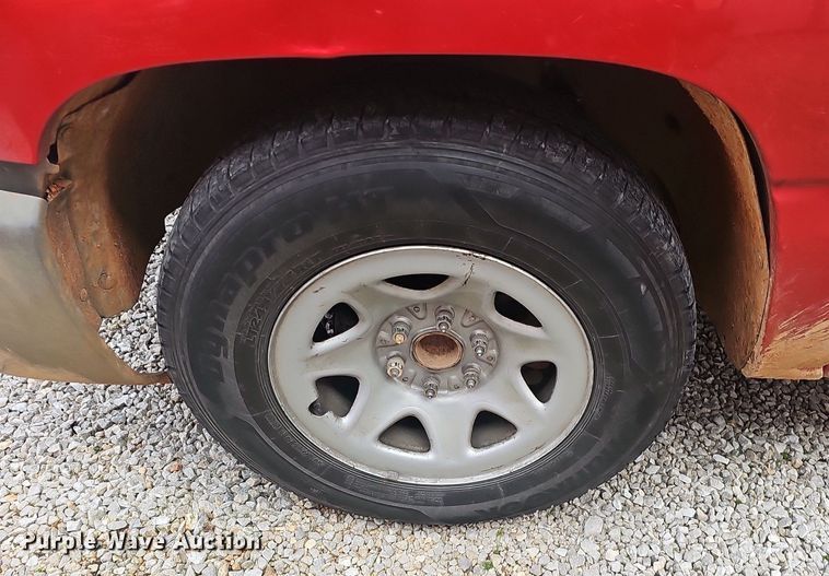 image for item EJ6080 2005 GMC Sierra 1500 pickup truck