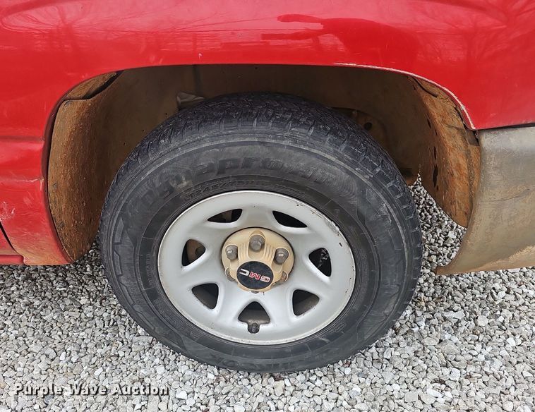 image for item EJ6080 2005 GMC Sierra 1500 pickup truck