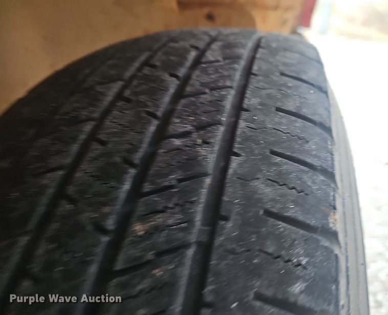 image for item EJ6080 2005 GMC Sierra 1500 pickup truck