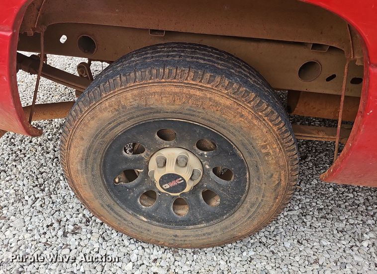 image for item EJ6080 2005 GMC Sierra 1500 pickup truck