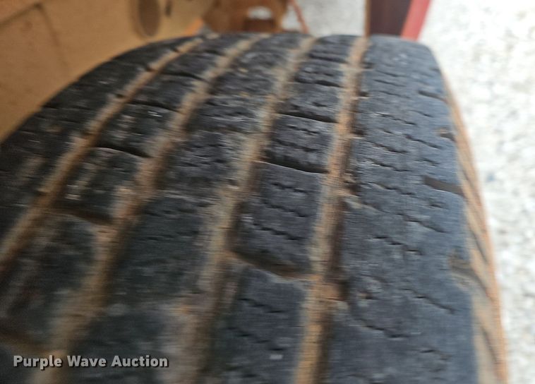 image for item EJ6080 2005 GMC Sierra 1500 pickup truck