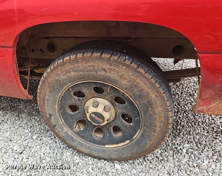 image for item EJ6080 2005 GMC Sierra 1500 pickup truck