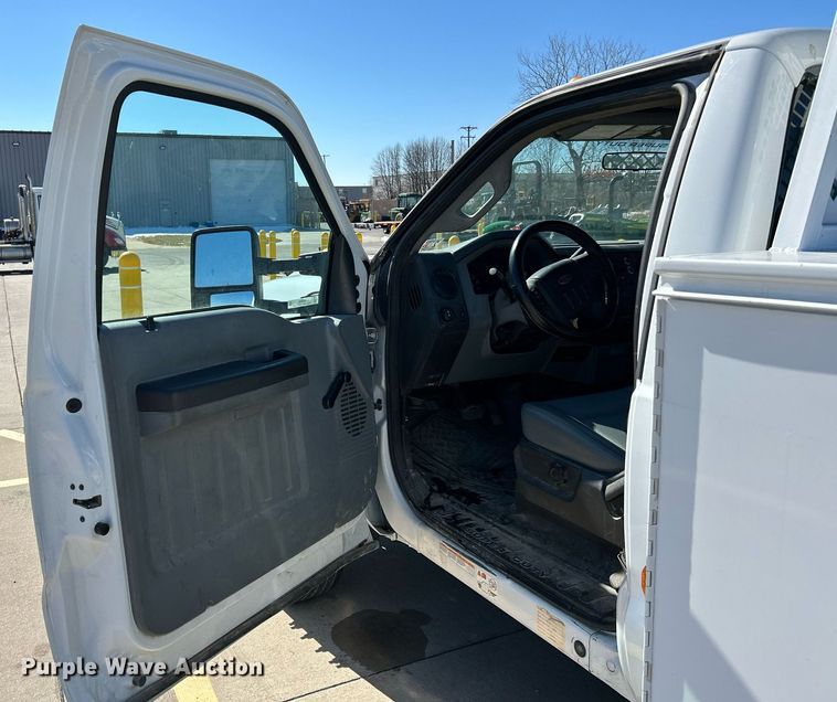 image for item EK4095 2011 Ford F550 Super Duty XL utility / service truck