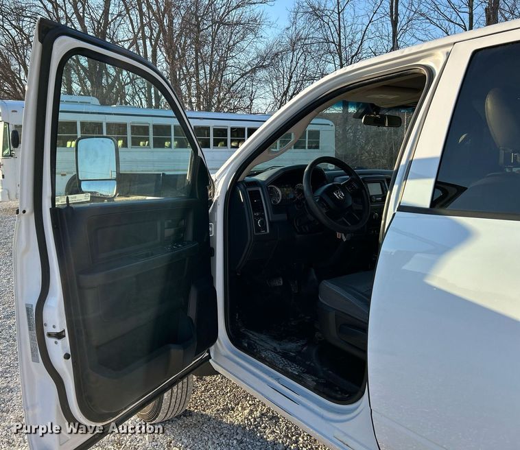 image for item EK4117 2017 Dodge  Ram 5500HD Crew Cab utility / service truck