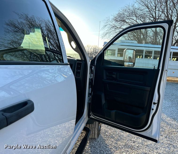 image for item EK4117 2017 Dodge  Ram 5500HD Crew Cab utility / service truck