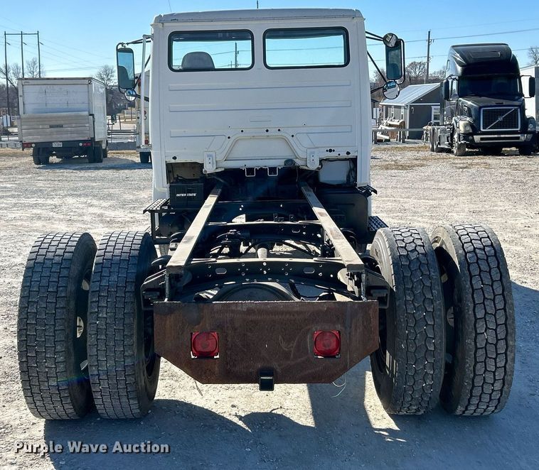 image for item EK4129 2001 Freightliner FL70 truck cab and chassis