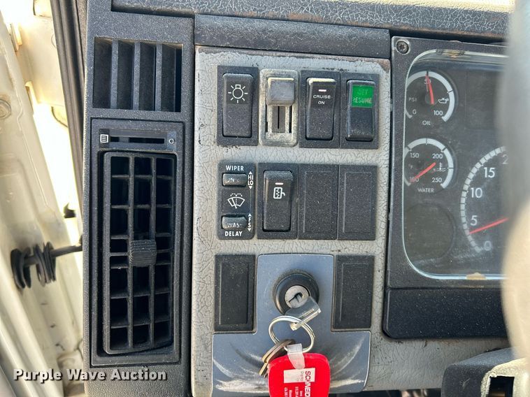 image for item EK4129 2001 Freightliner FL70 truck cab and chassis