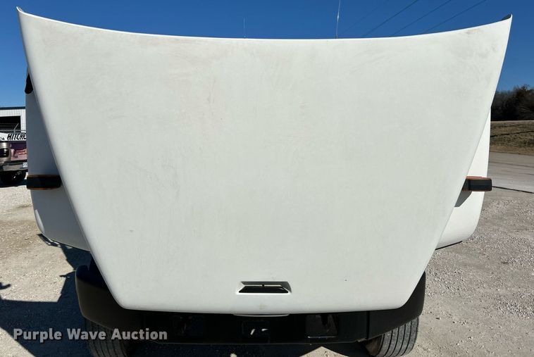 image for item EK4129 2001 Freightliner FL70 truck cab and chassis