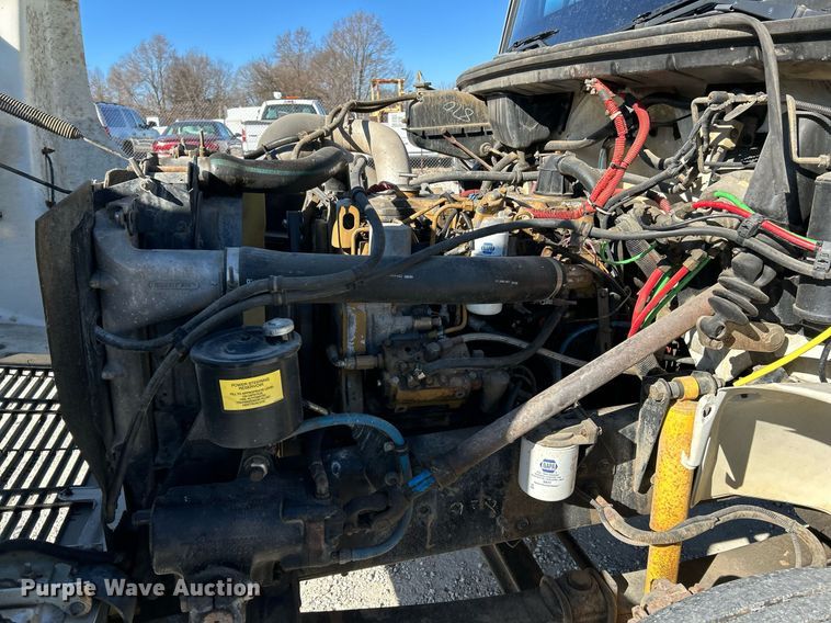 image for item EK4129 2001 Freightliner FL70 truck cab and chassis