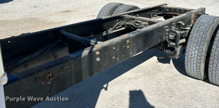 image for item EK4129 2001 Freightliner FL70 truck cab and chassis