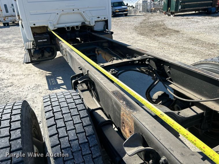 image for item EK4129 2001 Freightliner FL70 truck cab and chassis