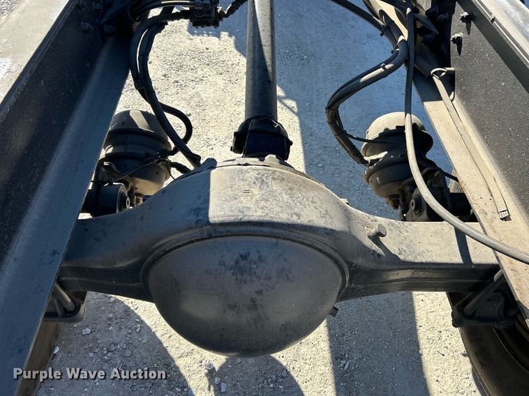 image for item EK4129 2001 Freightliner FL70 truck cab and chassis