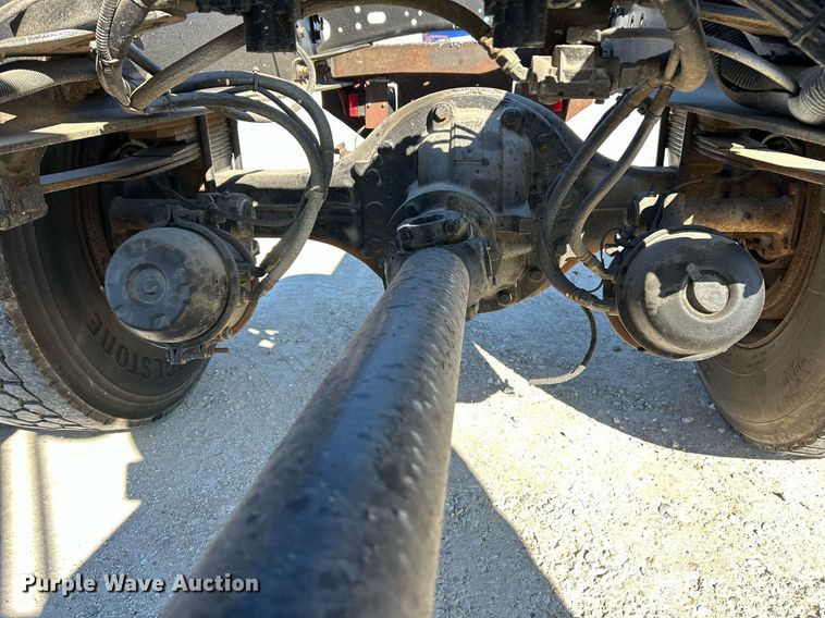 image for item EK4129 2001 Freightliner FL70 truck cab and chassis