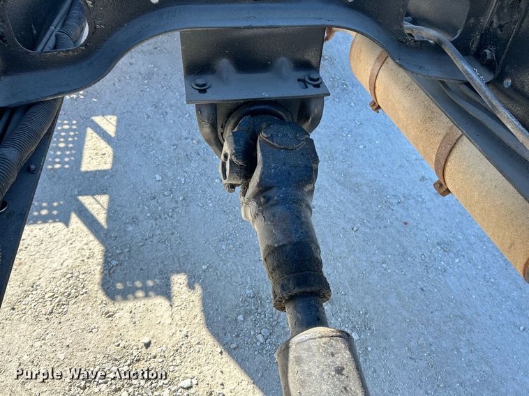 image for item EK4129 2001 Freightliner FL70 truck cab and chassis