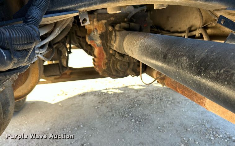 image for item EK4129 2001 Freightliner FL70 truck cab and chassis