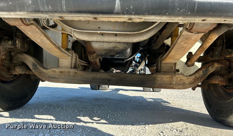 image for item EK4129 2001 Freightliner FL70 truck cab and chassis