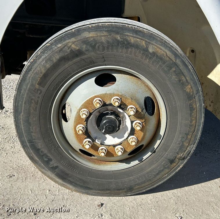 image for item EK4129 2001 Freightliner FL70 truck cab and chassis