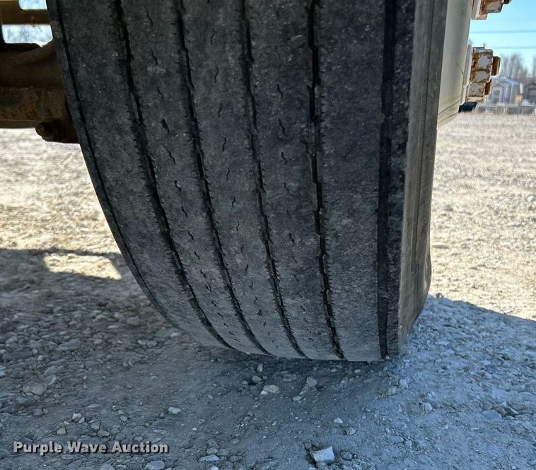 image for item EK4129 2001 Freightliner FL70 truck cab and chassis