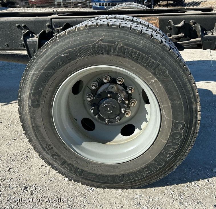 image for item EK4129 2001 Freightliner FL70 truck cab and chassis