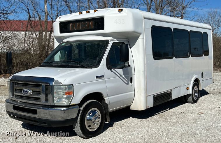 image for item EK4136 2015 Ford E450 Super Duty shuttle bus