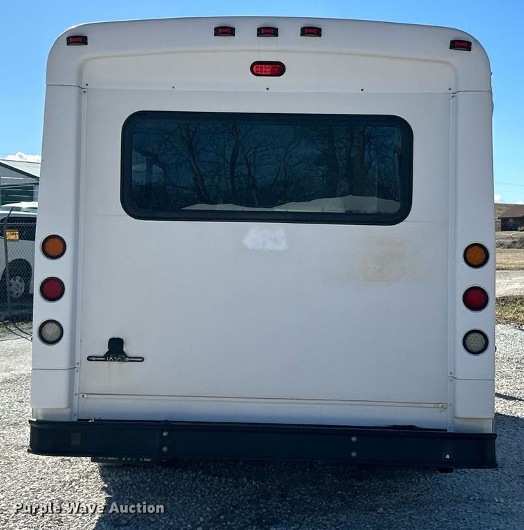 image for item EK4136 2015 Ford E450 Super Duty shuttle bus