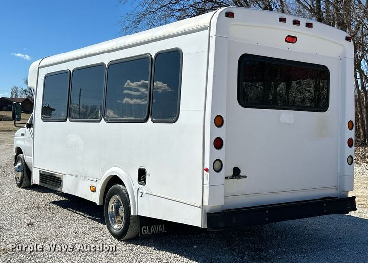 image for item EK4136 2015 Ford E450 Super Duty shuttle bus
