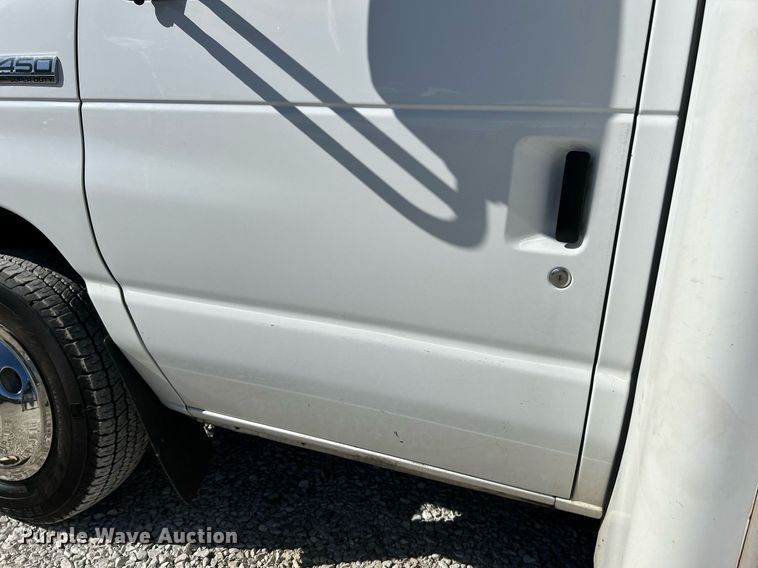 image for item EK4136 2015 Ford E450 Super Duty shuttle bus