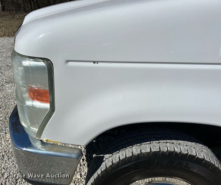 image for item EK4136 2015 Ford E450 Super Duty shuttle bus