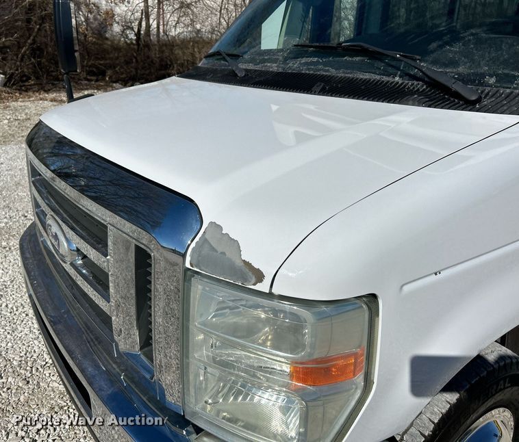 image for item EK4136 2015 Ford E450 Super Duty shuttle bus