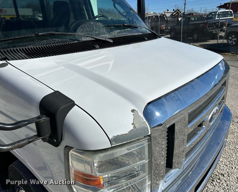 image for item EK4136 2015 Ford E450 Super Duty shuttle bus