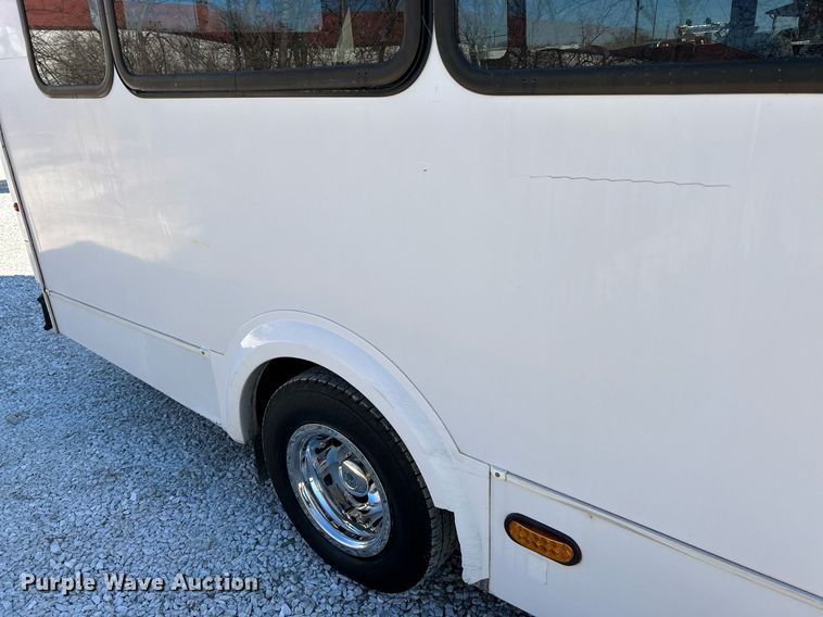 image for item EK4136 2015 Ford E450 Super Duty shuttle bus