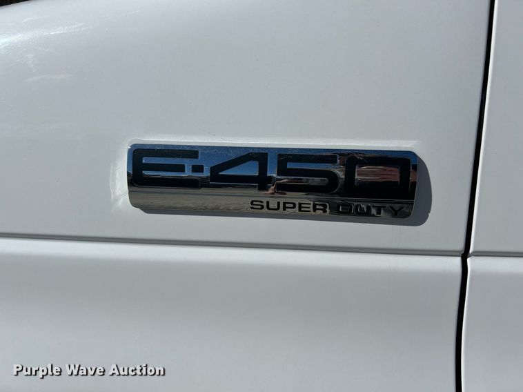 image for item EK4136 2015 Ford E450 Super Duty shuttle bus