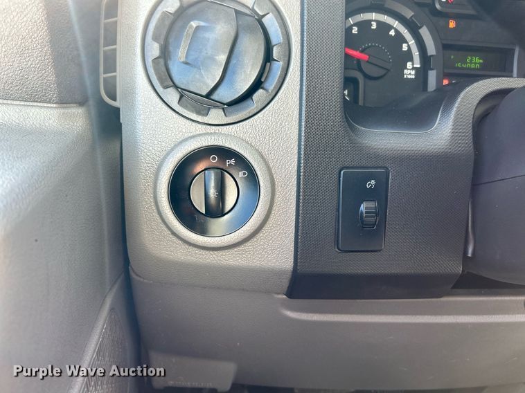 image for item EK4136 2015 Ford E450 Super Duty shuttle bus