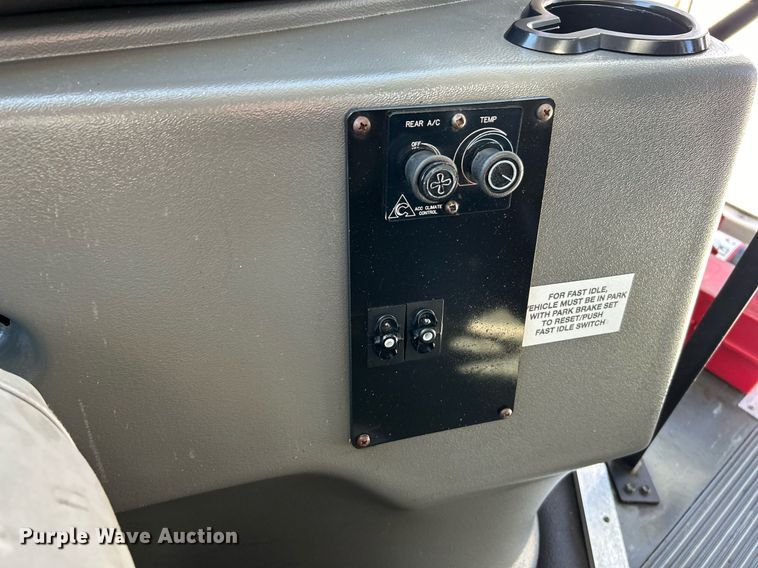 image for item EK4136 2015 Ford E450 Super Duty shuttle bus